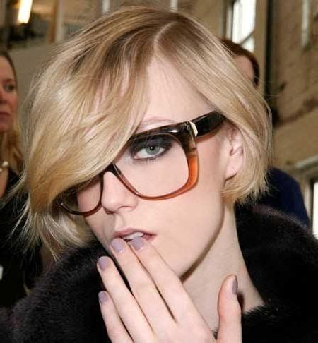 2023 Popular Short Haircuts With Glasses