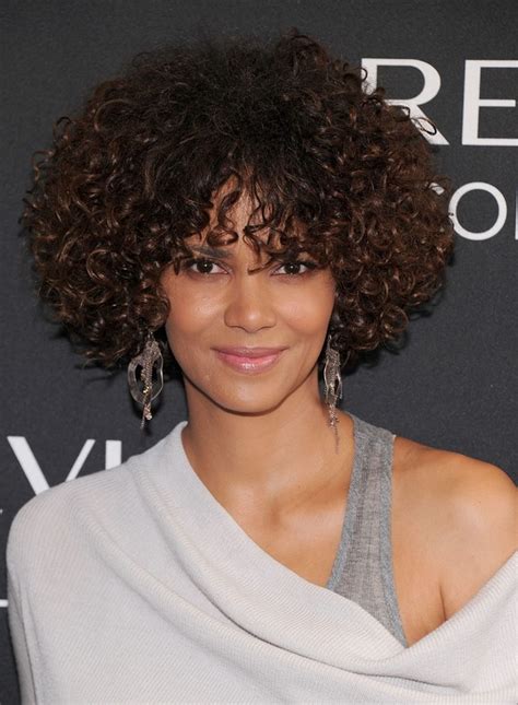 For women with wavy hair and an oval face, a side part is a great style secret to flatter both the face shape and hair texture. Halle Berry Short Curly Hairstyles for Oval Faces | Styles Weekly