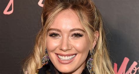 Hilary Duff Shows Off Gorgeous Bikini Body In New Selfie Hilary Duff Newsies Just Jared Jr