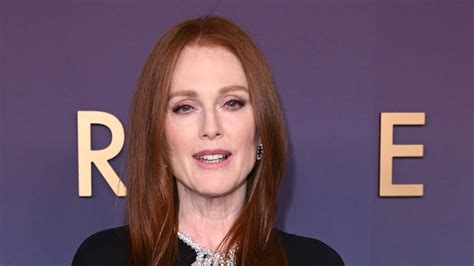Julianne Moore 62 Ditched The Makeup And Shows Off Her Ageless Beauty