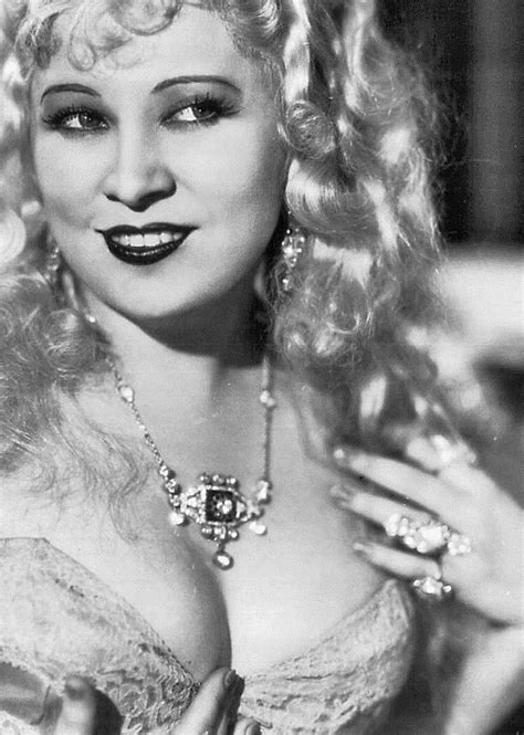 Mae West For She Done Him Wrong Mae West Celebrity Photos Golden Age Of Hollywood