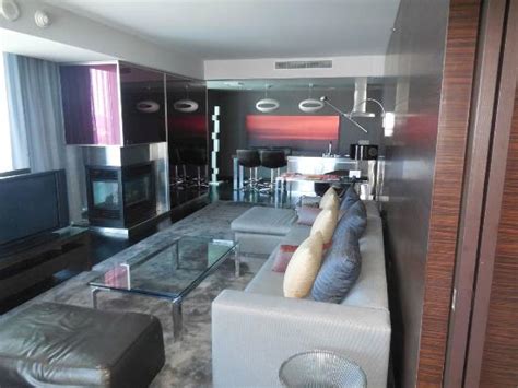 Featuring lift, a beauty salon and a barber shop, palms place aparthotel offers accommodation within 1.4 km from art encounter. one bedroom suite - Picture of Palms Place Hotel and Spa ...