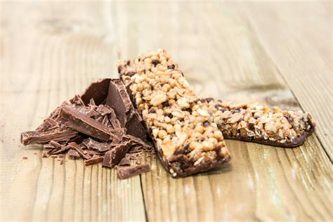 Barres de céréales à l avoine noisettes banane et chocolat au