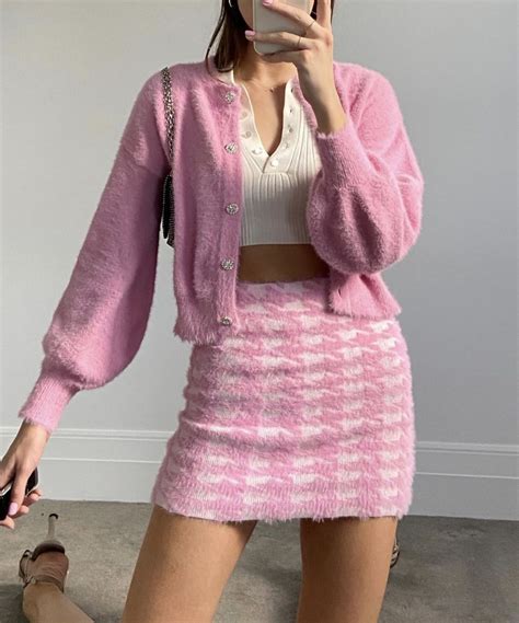 C H I L L A X Light Pink Talia2art In 2020 Fashion Inspo Outfits