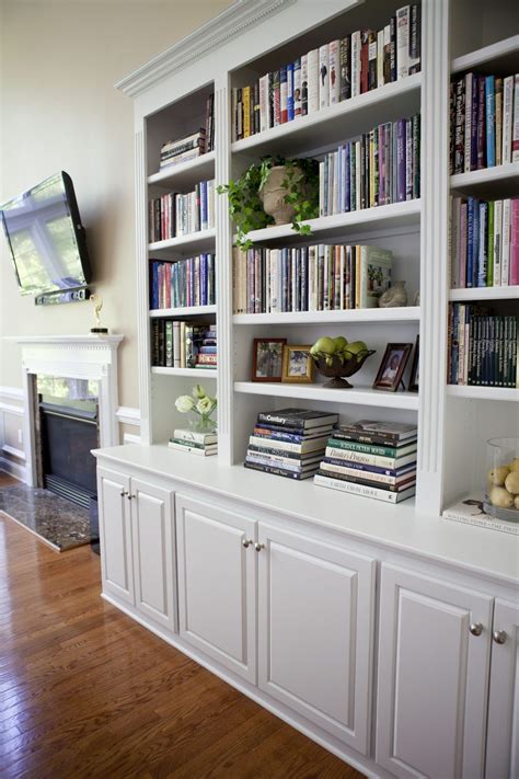 Decorating Bookshelves In Living Room