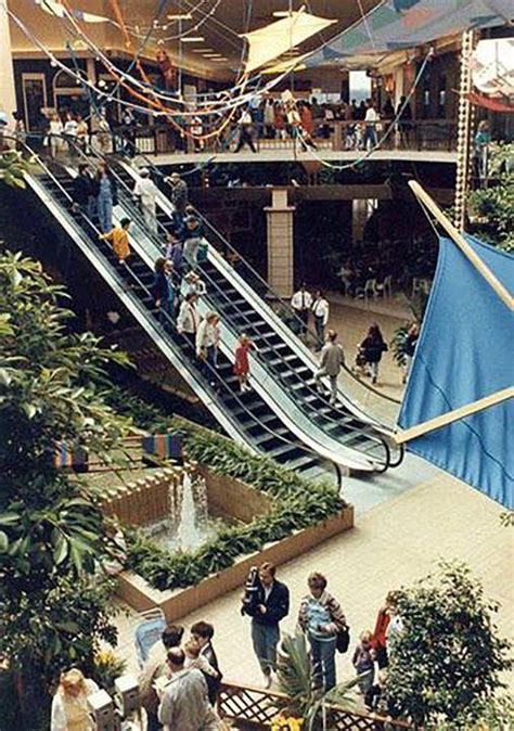 Rolling Acres Mall In Its Glory Days 1980s Rdeadmalls