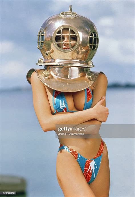 Model Elle Macpherson Poses For The 1987 Sports Illustrated Swimsuit
