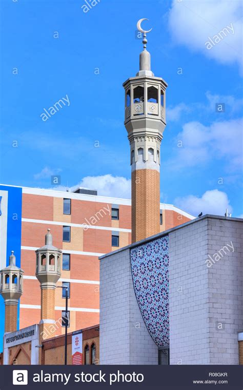 East London Mosque Minaret And Exterior Whitechapel London Uk Stock