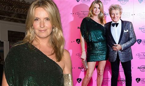 Penny Lancaster Looks Incredible At Pinktober Gala Daily Mail Online
