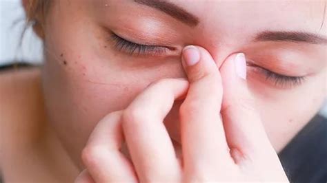 Home Remedies To Reduce Eye Swelling From Crying Swollen Eyes From