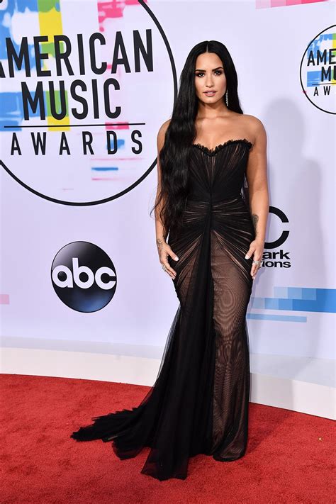 Demi Lovato Looks Gorgeous In A Strapless Black Gown At The Amas