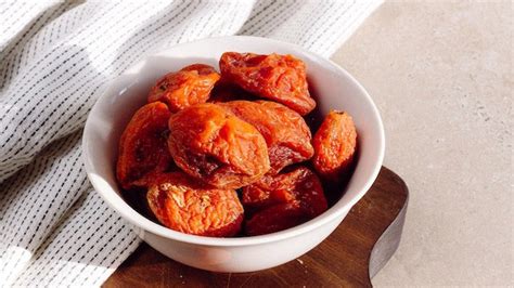 The Amazing Health Benefits Of Dried Apricots Superfoodly
