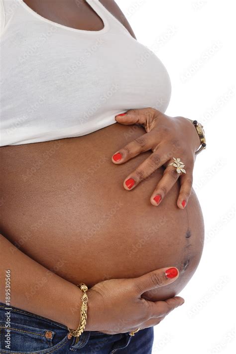 ventre femme noire africaine enceinte ภาพถายสตอก Adobe Stock
