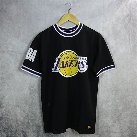 Get the latest official stats for the los angeles lakers. Camiseta Los Angeles Lakers New Era negra con aplique ...