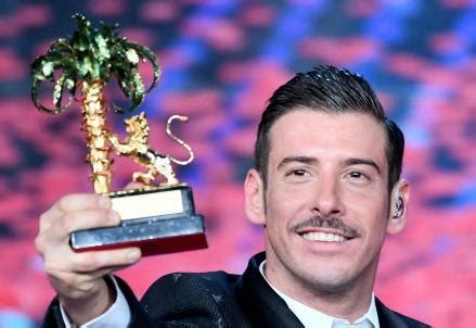 Nasce oggi il francesco gabbani official fan club! Dalila Iardella / Chi è la fidanzata di Francesco Gabbani ...