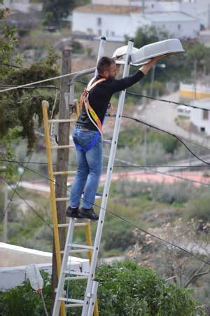 Matt ontell, customer success manager, yammer: Health and #Safety in Spain - how not to do work at height | Health and safety, Workplace safety ...
