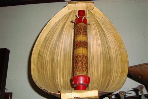 Alat musik ini identik dengan gong di jawa. Alat Musik Tradisional dan Asal Daerahnya