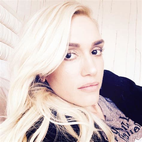 Gwen Stefani Ditches Her Signature Look In Stunning Makeup Free Photo