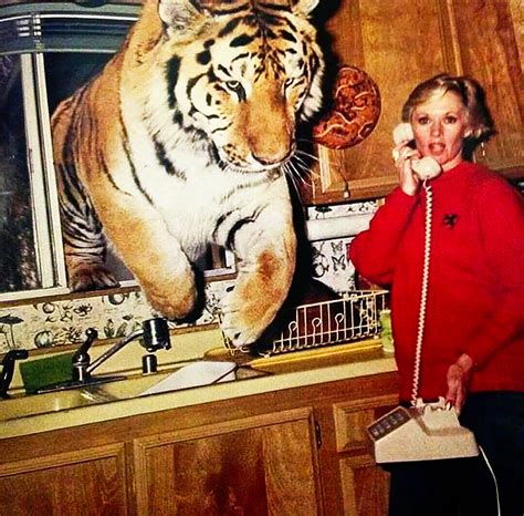 Tippi Hedren 90 Still Lives With ’13 Or 14 Lions And Tigers ’ Granddaughter Dakota Johnson