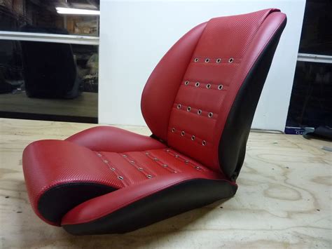 Monte Carlo seat in red leatherette with basket weave centers and