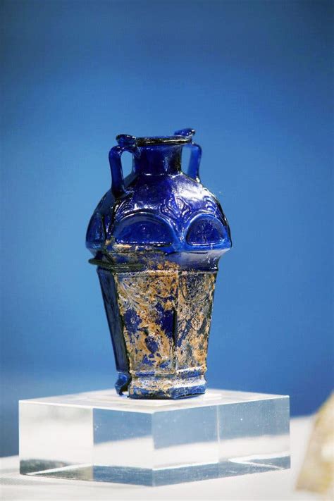 Review ‘ennion ’ At The Met Profiles An Ancient Glassmaker The New York Times