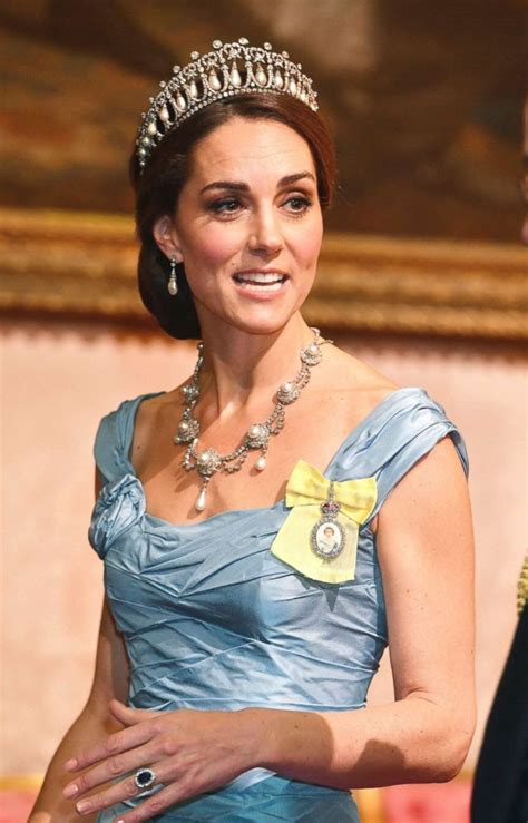 Duchess Kate Steps Out In The Late Princess Dianas Beloved Tiara For