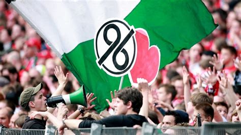 Hannover 96 video highlights are collected in the media tab for the most popular matches as soon as video appear on video hosting sites like youtube or dailymotion. Fanszene von Hannover 96 - Comeback der Ultras - Sport ...