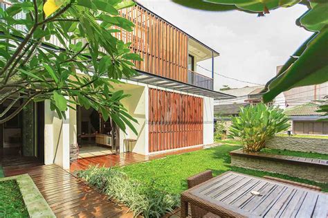 Desain Taman Rumah Tropis Minimalis Yang Segar Dan Estetis ARSITAG
