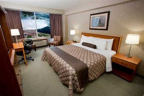 One King Premier Fallsview Jacuzzi Suite Picture Of Oakes Hotel