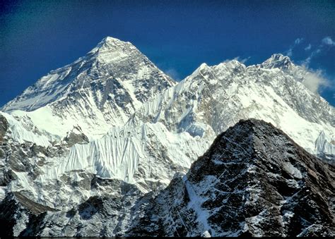 39 Mount Everest Hd Wallpaper Wallpapersafari