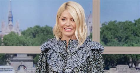 Holly Willoughby Explains This Morning Week Long Absence As Rochelle Humes Stands In Mirror Online