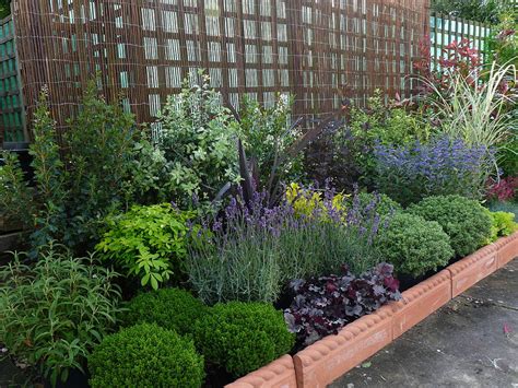 12 low maintenance garden ideas that actually look amazing homify. Fresh Gardening Ideas