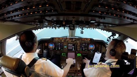 飛行機着陸シーン コックピットから Youtube