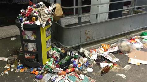 Les poubelles débordent dans les gares au nord de Paris