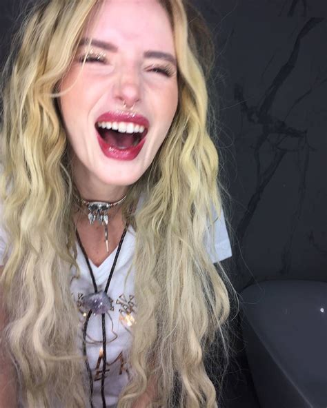 Sofa King I Cant Help It Bella Thorne Tits Chain Necklace