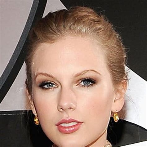 8 Soft Shimmer From Taylor Swifts Top 10 Beauty Moments E News