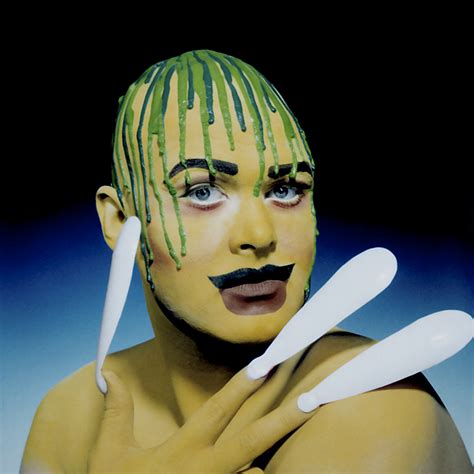 Leigh Bowery 1961 1995 è Stato Un Artista Drag Queen Nota Sotto E Designer Della Moda