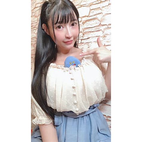 みねりお 旧：柴咲 凛 さんのインスタグラム写真 みねりお 旧：柴咲 凛 instagram 「今日は、ボイトレday😊🎤🎶 声帯完治までの間、17live配信は短時間になっちゃいます😢