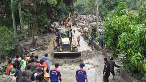 Death And Disappearance In Indonesian Landslide And Floods 1 Fatality 11 People Unaccounted
