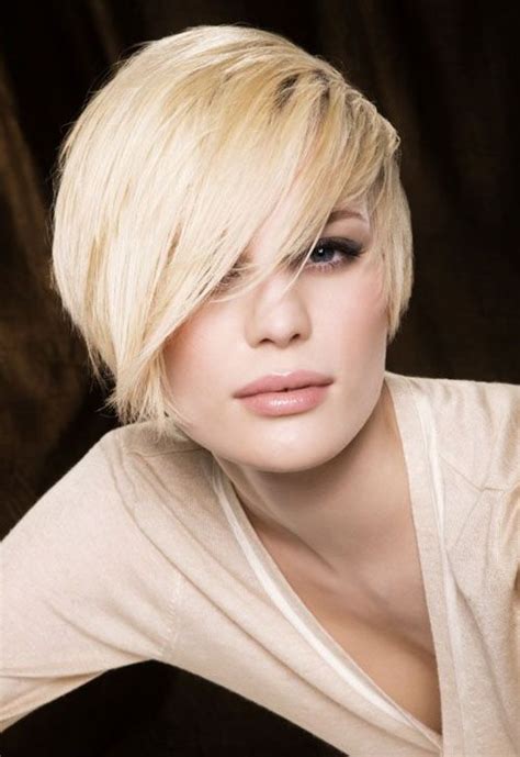 Trendy Short Messy Hairstyle With Side Sweep Bangs Pretty Designs