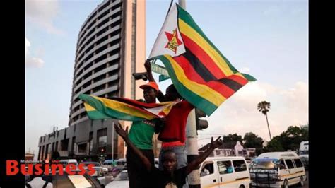 احتفالات في شوارع زيمبابوي بعد إعلان استقالة موجابي
