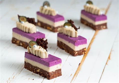 This is the first cheesecake recipe on the blog. Early Grey Cheesecake Brownies with Blueberry Caramel ...