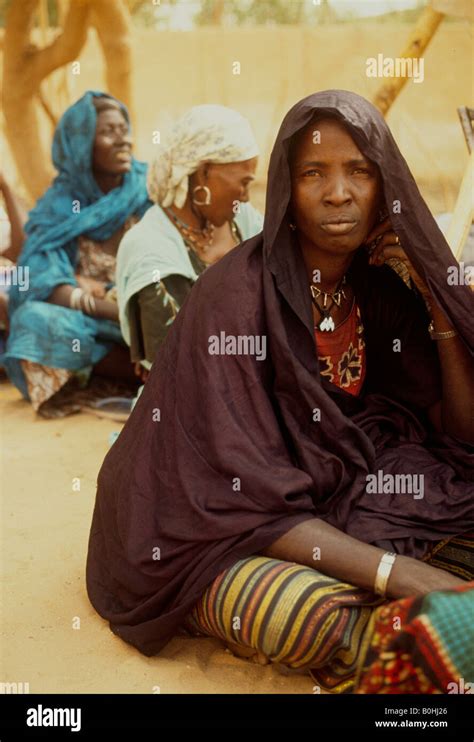 A Woman In Traditional Costume Niger Stock Photo Alamy