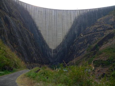 A double curvature arch dam, idukki dam is located between two granite hills called as kuravan and kurathi. Idukki Arch Dam | Photo