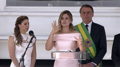 Os Looks Da Primeira Dama No Dia Da Posse Do Presidente Jair Bolsonaro Primeira Dama Daminhas