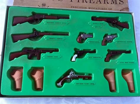 marx famous firearms deluxe edition collectors album mini toy guns 1966 orig box antique