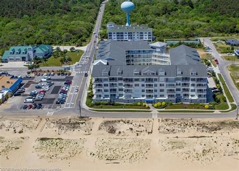 Dolphin run's large contemporary lobby overlooks the boardwalk with incredible views of the beach and oceanfront. Adorable 3 bedroom OCEANFRONT condo! AMAZING beach views ...