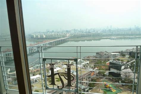 However, the site is reall large and many facilities such as swimming pool as a result, the hill is very popular for rent in seoul for foreigner. Seoul Apartment: Hilltop Treasure on high floor, Great ...