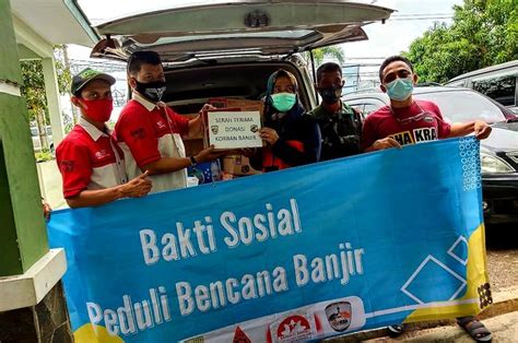 Peduli Bencana Banjir Komunitas Toyota Sienta Gelar Bakti Sosial