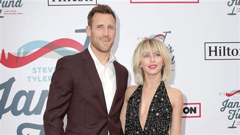 Julianne Hough S Husband Brooks Laich Plans To Learn More About His Intimacy And Sexuality In 2020
